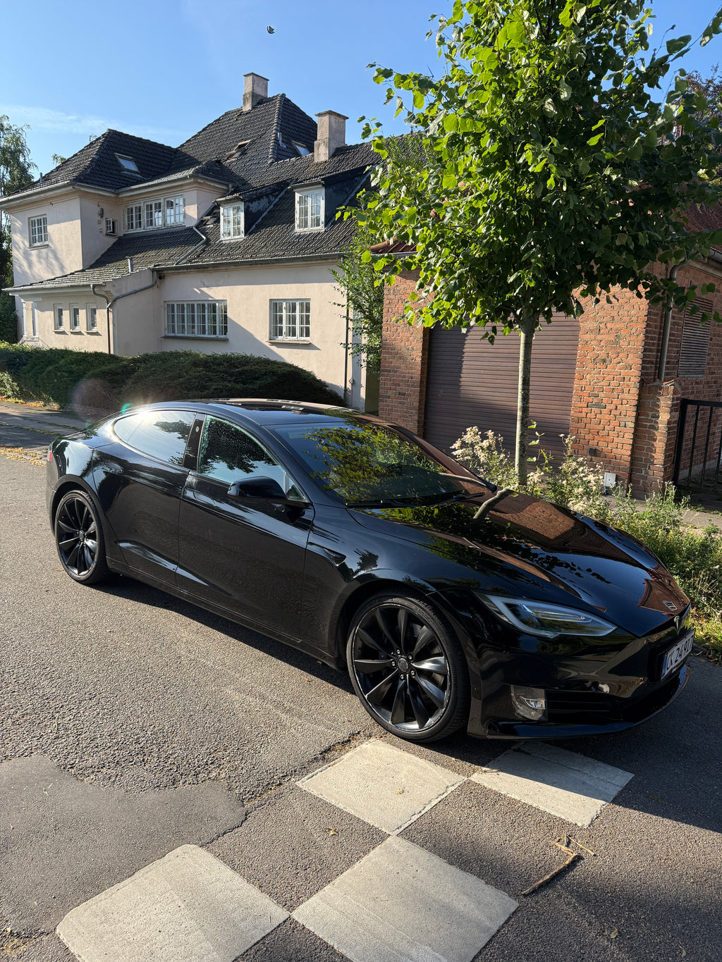 Tesla Model S 2018 i sort — kabine
