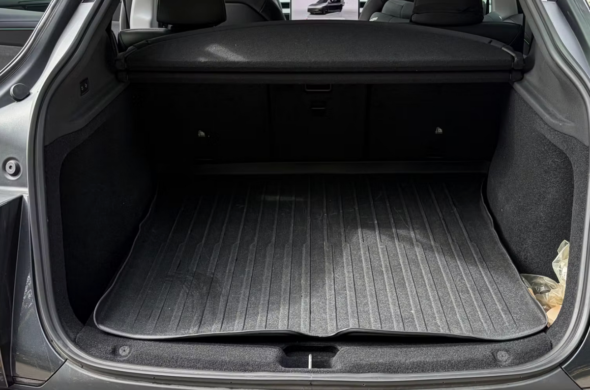 Tesla Model Y 2025 — bagagerum