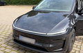 Tesla Model Y 2025 i sort — set forfra
