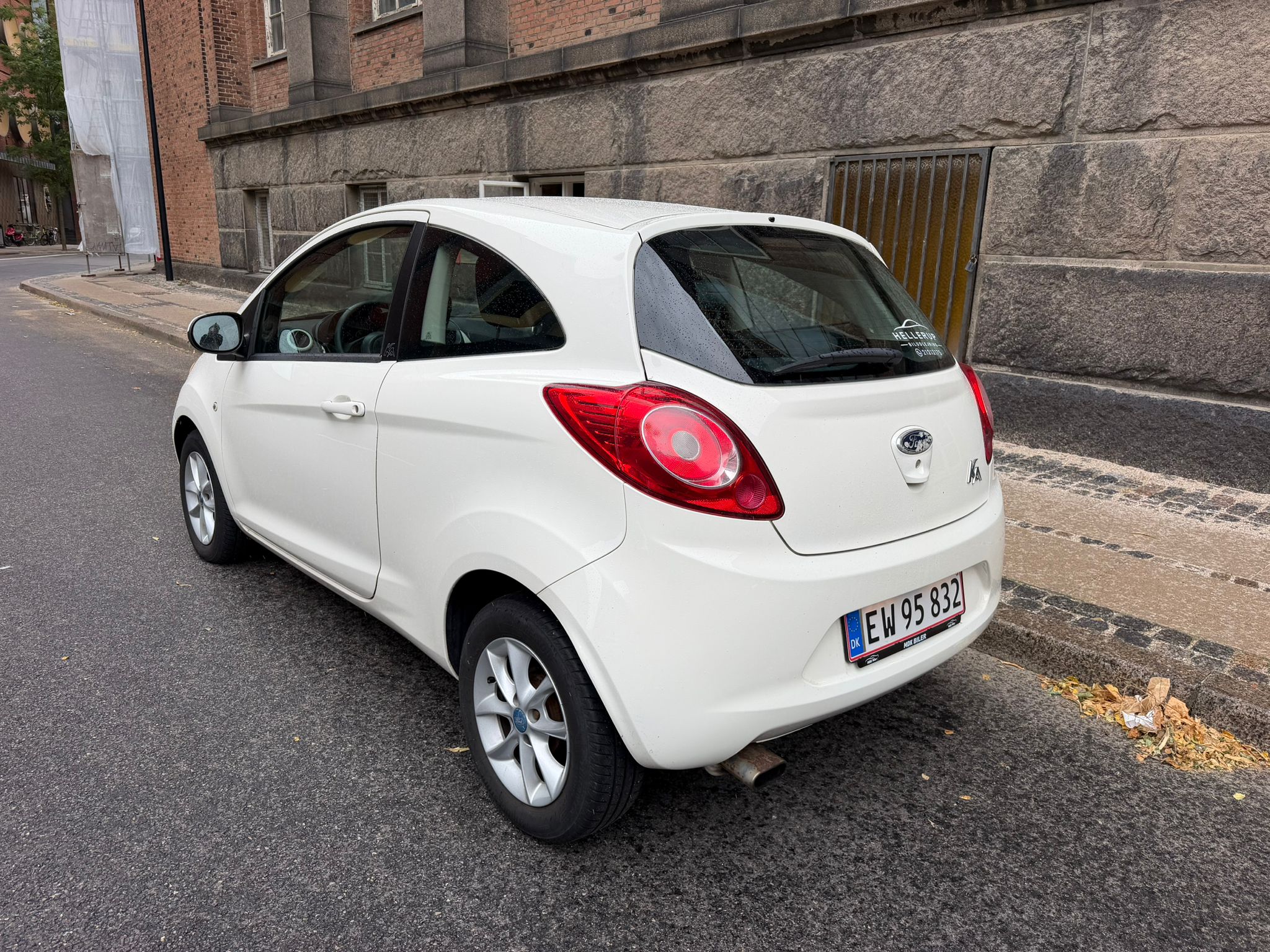 Ford Ka 2012 i hvid — set skråt bagfra