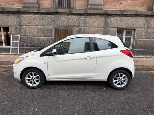Ford Ka 2012 i hvid — set fra siden