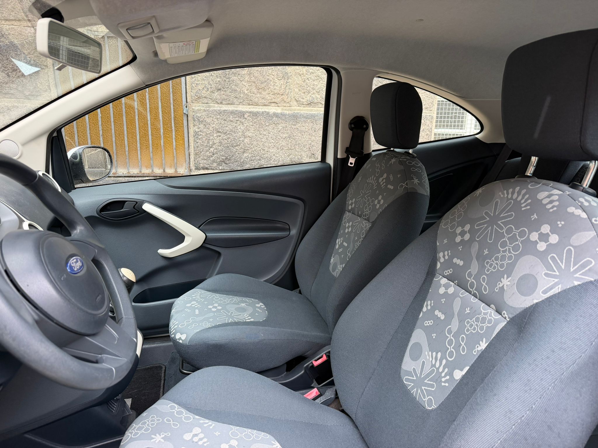 Ford Ka 2012 — forsæder set fra passagersiden