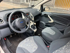 Ford Ka 2012 — førerplads med rat og gearstang