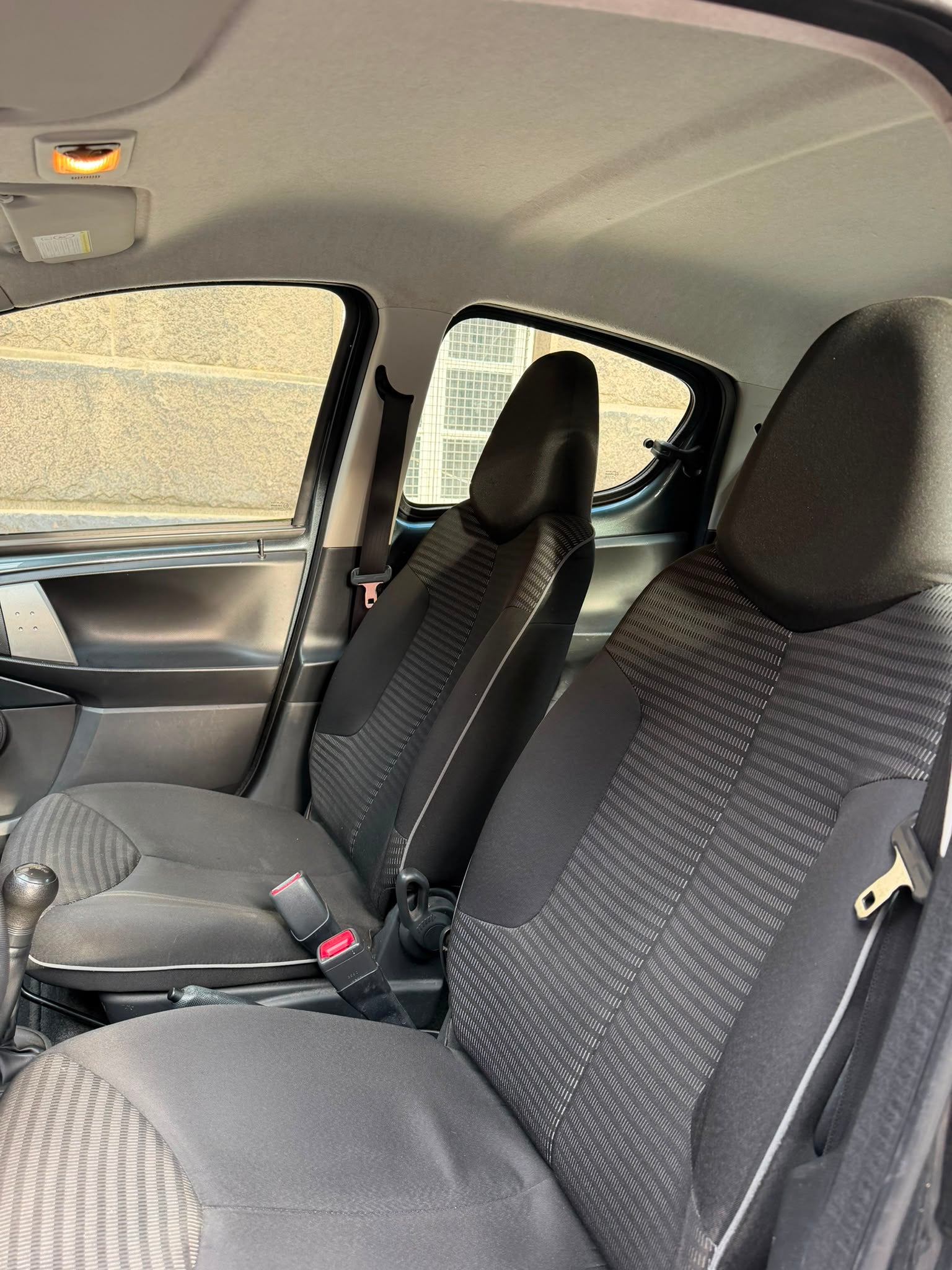 Peugeot 107 2012 — bagsæder